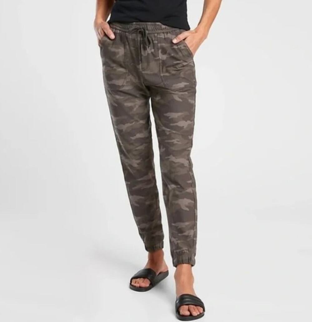 Athleta Farfallon Jogger Pants, Camo, Size 2